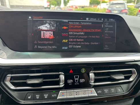 Used 2025 BMW Z4 M40i w/ Edition RWD image 12