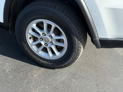 Used 2020 Jeep Grand Cherokee Laredo image 7