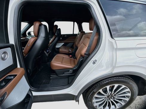 Used 2024 Lincoln Aviator Reserve w/ Equipment Group 201A AWD/4WD image 26