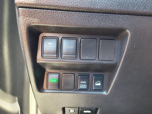 Used 2016 Nissan Rogue SV w/ SV Moonroof Package AWD/4WD image 17