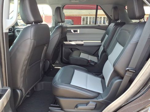 Used 2023 Ford Explorer XLT w/ Equipment Group 202A AWD/4WD image 12