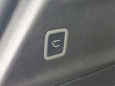 Certified 2020 Chrysler Pacifica Touring-L image 8