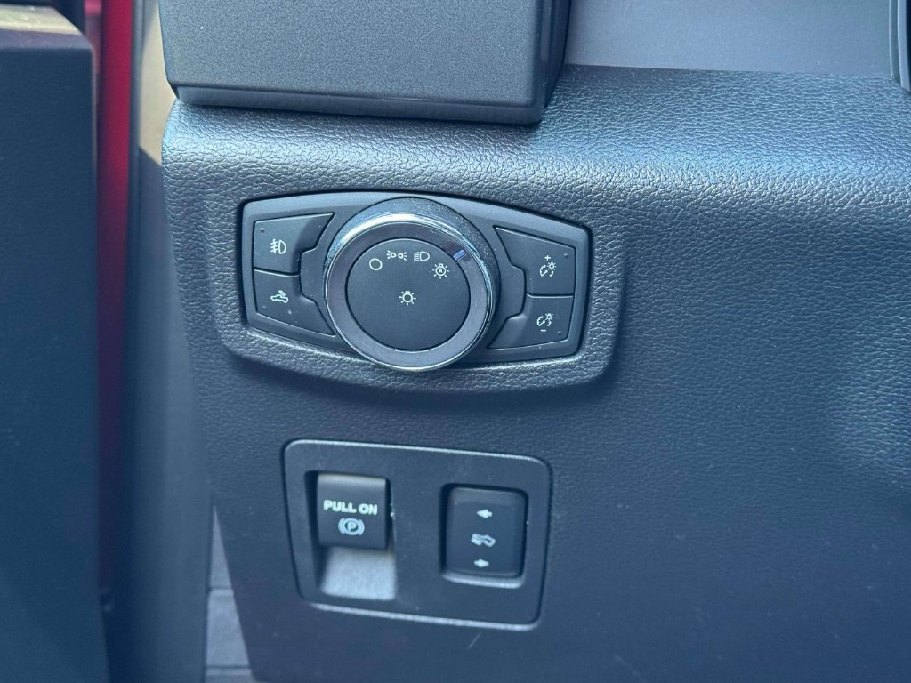 Used 2018 Ford F150 XLT w/ Equipment Group 302A Luxury AWD/4WD image 19