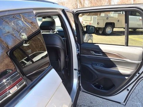 New 2026 Jeep Grand Cherokee Altitude image 30