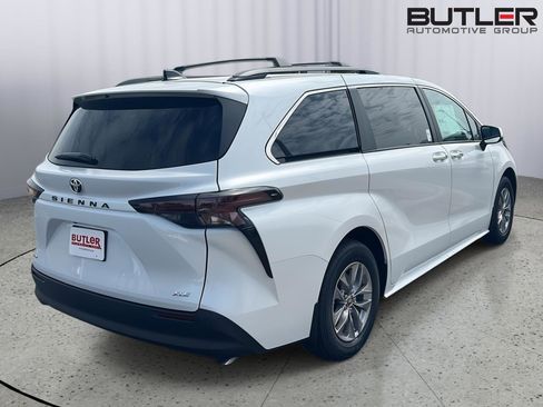 New 2026 Toyota Sienna XLE FWD image 6