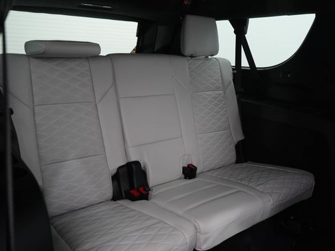 Used 2026 Cadillac Escalade ESV Platinum Sport AWD/4WD image 14