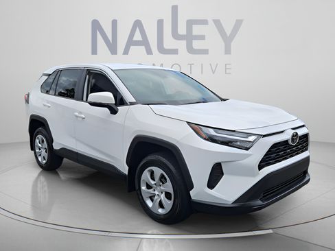 Used 2024 Toyota RAV4 LE AWD/4WD image 7