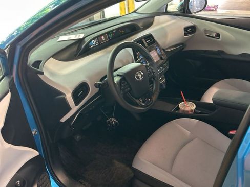 Used 2019 Toyota Prius LE FWD image 2