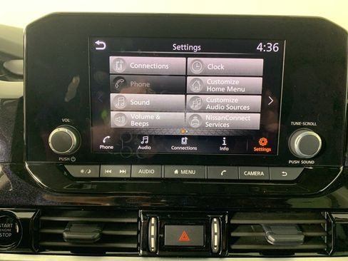 Used 2025 Nissan Pathfinder SV image 26