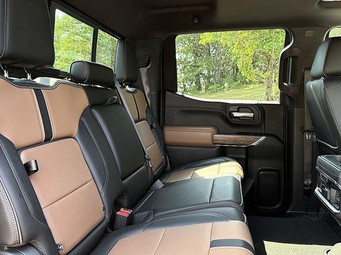 Used 2019 Chevrolet Silverado 1500 High Country w/ Technology Package AWD/4WD image 10