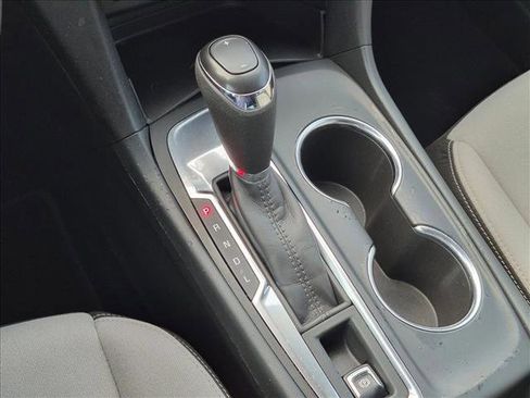 Used 2021 Chevrolet Equinox LS FWD image 15