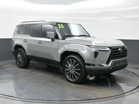 Used 2025 Lexus GX 550 w/ Accessory Package (2T) AWD/4WD image 8