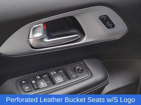 Used 2020 Chrysler Pacifica Touring-L w/ Advanced Safetytec Group FWD image 19