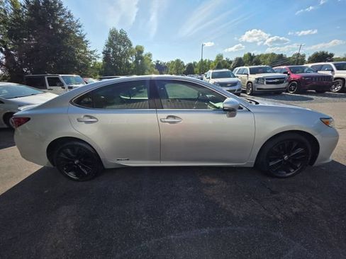 Used 2014 Lexus ES 300h w/ Luxury Package w/Bamboo Trim FWD image 4