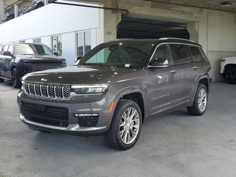 Used 2022 Jeep Grand Cherokee L Summit w/ Advanced Protech Group IV RWD image 4