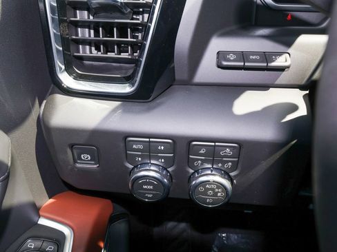 New 2026 GMC Sierra 3500 Denali Ultimate AWD/4WD image 29