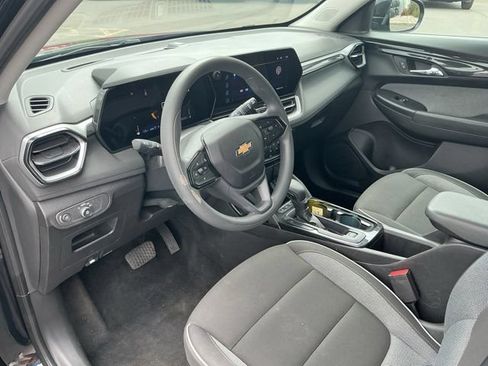 Used 2025 Chevrolet TrailBlazer LT AWD/4WD image 11