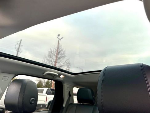 Used 2018 Land Rover Discovery Sport HSE image 28