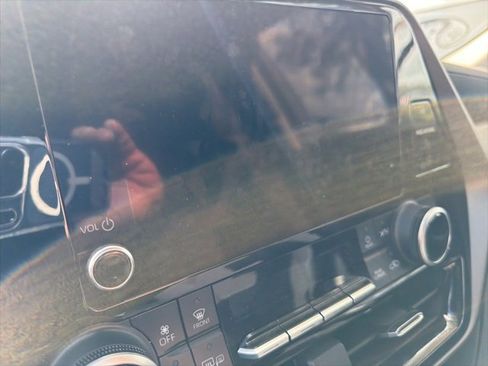 Used 2024 Toyota Highlander LE image 26