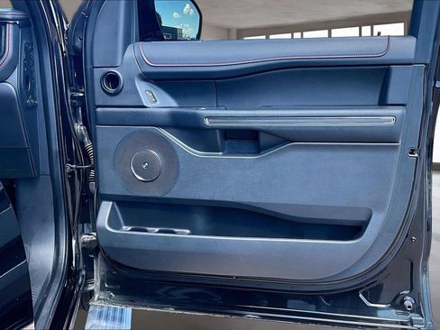 Used 2024 Ford Expedition Limited AWD/4WD image 18