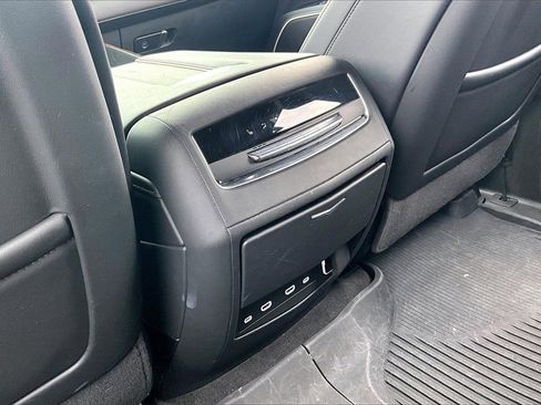 Used 2024 Cadillac Escalade ESV Premium Luxury image 24