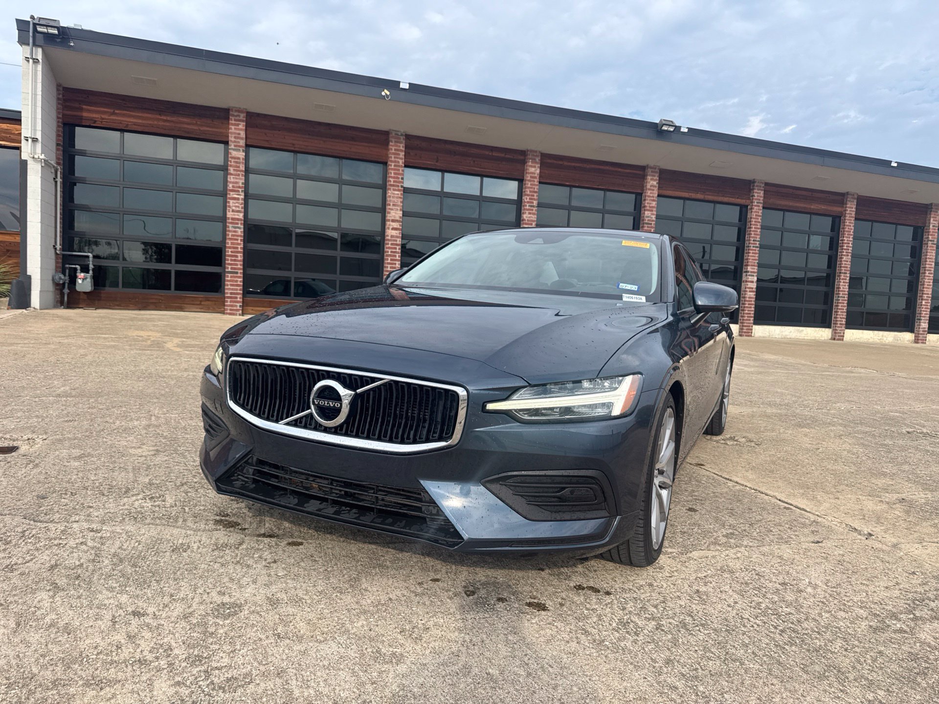 Used 2019 Volvo S60 T5 Momentum w/ Multimedia Package FWD image 1