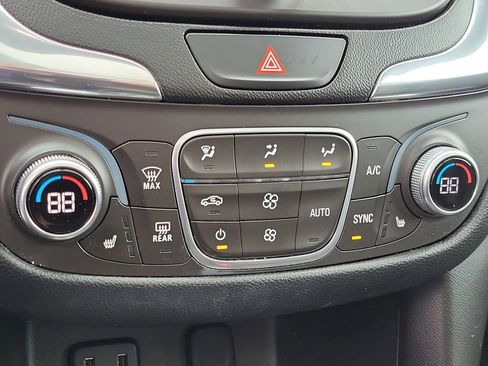 Used 2018 Chevrolet Equinox LT image 31