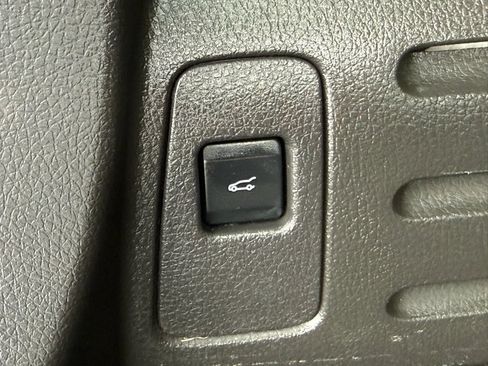 Used 2013 Ford Edge Limited AWD/4WD image 13