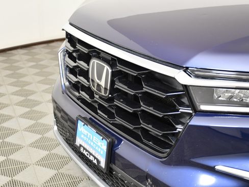 Used 2025 Honda Pilot Touring image 11