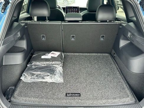 New 2026 Volkswagen Tiguan SE R-Line FWD image 9