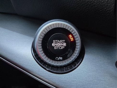 Used 2025 Jeep Wagoneer 4WD image 20