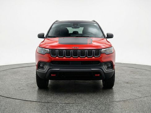 Used 2025 Jeep Compass Trailhawk AWD/4WD image 2
