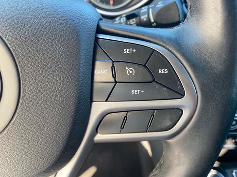 Used 2019 Jeep Cherokee Limited AWD/4WD image 17