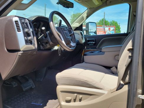 Used 2015 GMC Sierra 2500 SLE w/ SLE Preferred Package AWD/4WD image 9