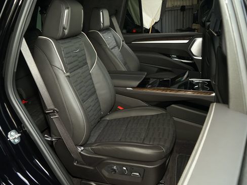 Used 2026 Cadillac Escalade Platinum Sport AWD/4WD image 21