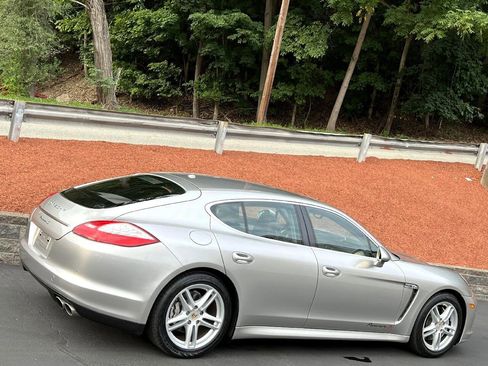 Used 2010 Porsche Panamera S RWD image 4