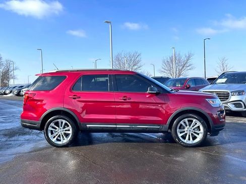 Used 2019 Ford Explorer XLT w/ Equipment Group 202A image 10