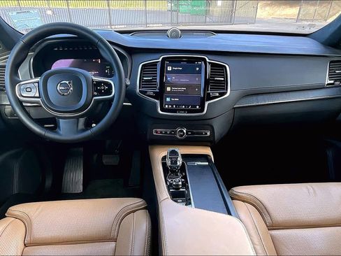 Used 2023 Volvo XC90 T8 Ultimate w/ Lounge Package image 18