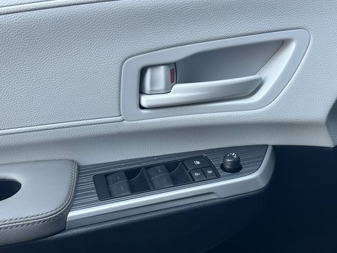 Certified 2026 Toyota Sienna LE FWD image 11