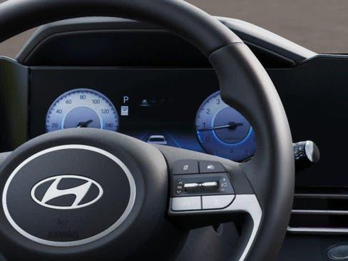 Used 2025 Hyundai Elantra Limited FWD image 14