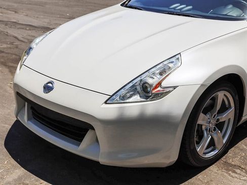 Used 2010 Nissan 370Z Coupe RWD image 13
