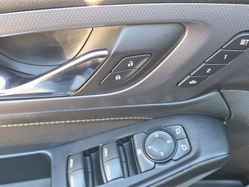 Used 2021 Chevrolet Traverse Premier image 37