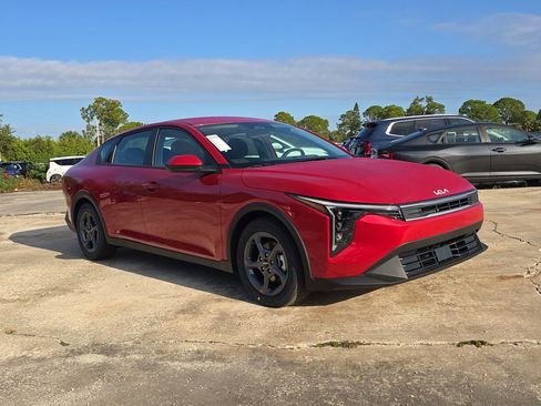 New 2025 Kia K4 LXS image 2