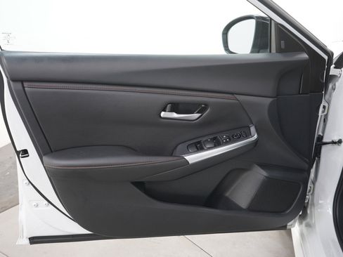 Used 2025 Nissan Sentra SR FWD image 19