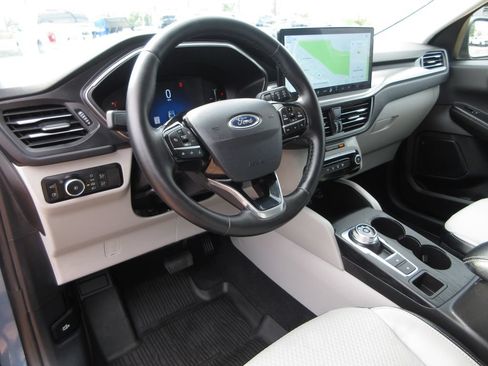 Certified 2025 Ford Escape SE FWD image 14