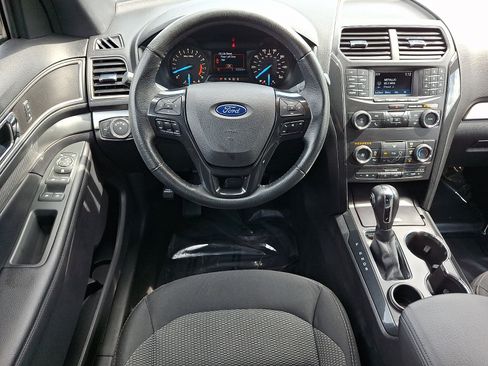 Used 2019 Ford Explorer XLT FWD image 12