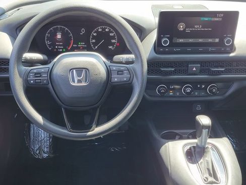 Used 2023 Honda HR-V LX image 6