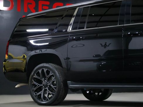 Used 2019 Chevrolet Suburban LT image 10