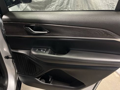 Used 2025 Jeep Grand Cherokee L Limited w/ Black Appearance Package AWD/4WD image 32