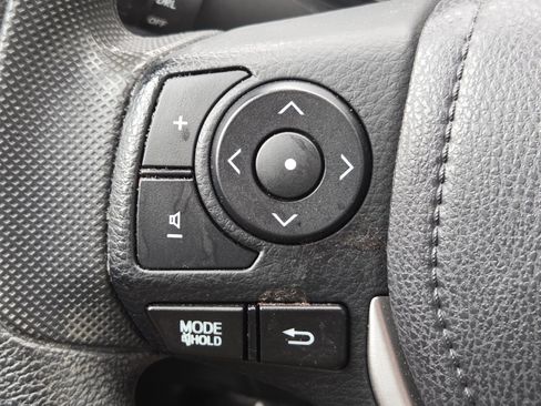 Used 2016 Toyota Corolla LE FWD image 10